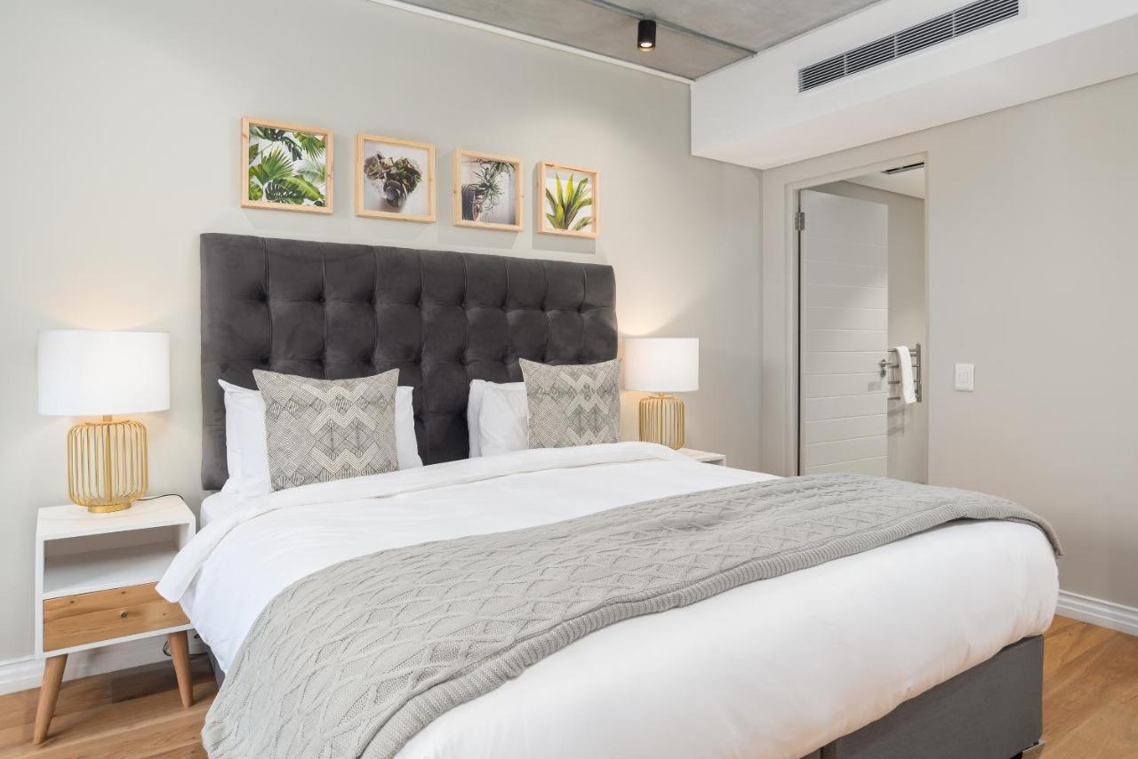 The Docklands Luxury Apartment *